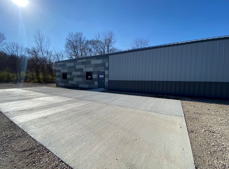 300 2nd Ave, Carbon Cliff, IL à louer - Photo de l’immeuble – Image 2 sur 6