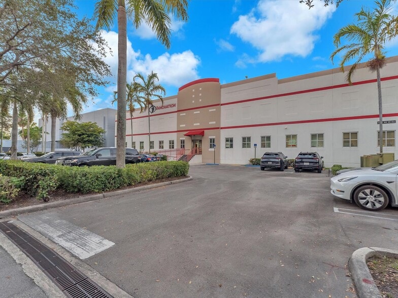 2244 NW 114th Ave, Miami, FL à vendre - Photo de l’immeuble – Image 3 sur 13