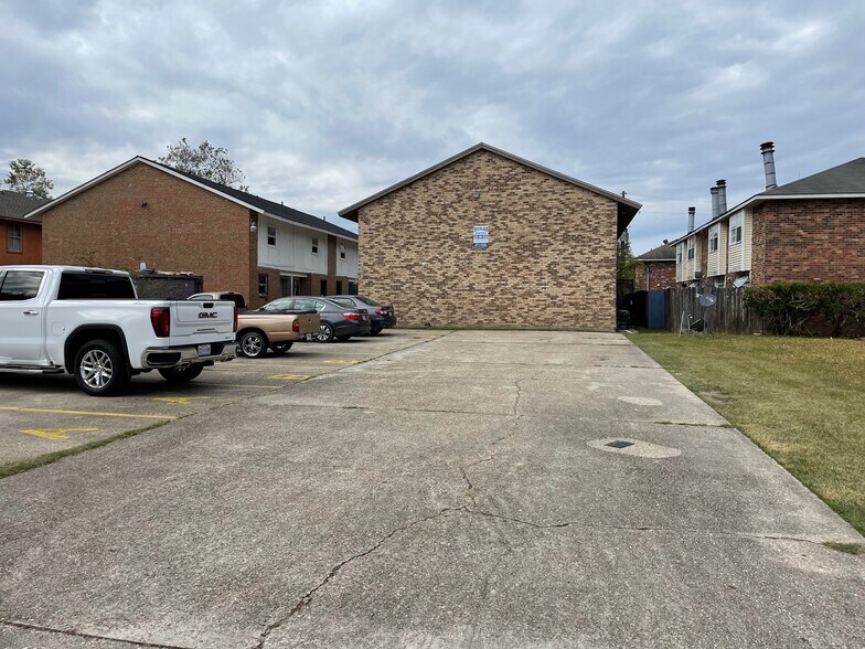 1726 Mast Dr, Baton Rouge, LA à vendre - Photo de l’immeuble – Image 3 sur 40