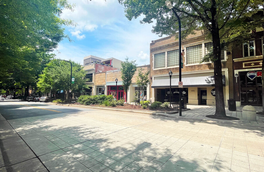 217-219 N Main St, Greenville, SC à louer - Photo de l’immeuble – Image 3 sur 5