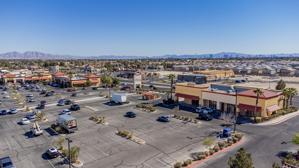 6070 W Craig Rd, Las Vegas, NV à louer - Photo de l’immeuble – Image 1 sur 29