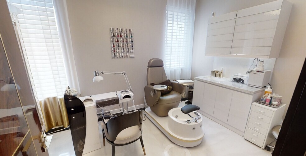 13502 Dallas Parkway Suite #230, Frisco, TX à vendre - Photo de l’immeuble – Image 3 sur 6