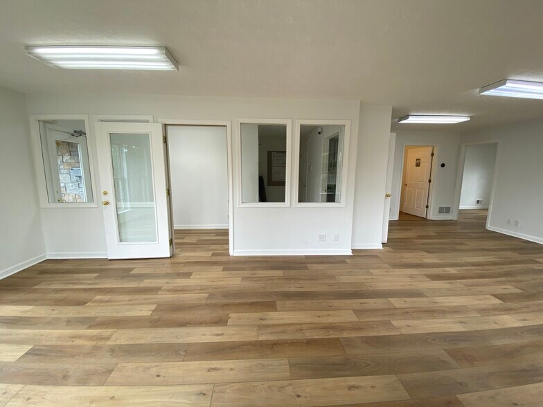 8912 Stone Green Way, Louisville, KY à louer - Photo de l’immeuble – Image 3 sur 20