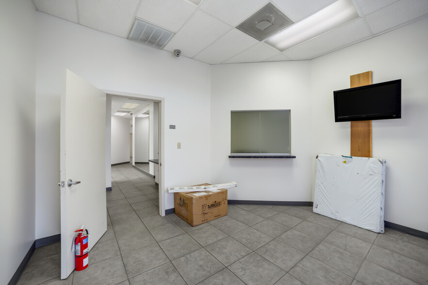 105-109 Gallery Cir, San Antonio, TX à louer - Photo de l’immeuble – Image 3 sur 32
