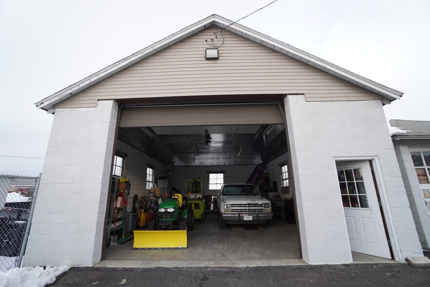 2946 MacArthur Rd, Whitehall, PA à louer - Photo de l’immeuble – Image 2 sur 11