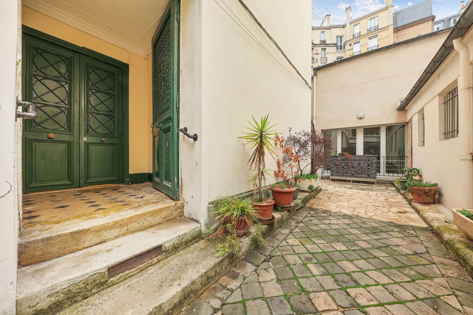 105 Rue Du Théâtre, Paris à louer Photo de l’immeuble– Image 1 sur 3