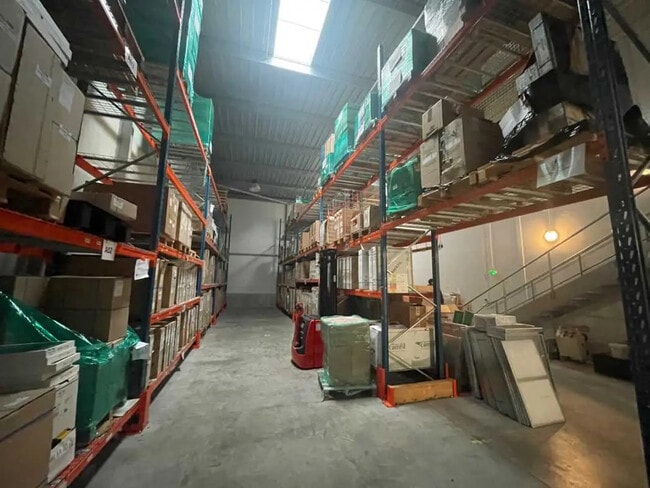 Plus de détails pour Local d’activités à vendre