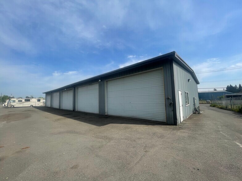 1125 NE Salem Industrial Dr, Salem, OR à louer - Photo de l’immeuble – Image 2 sur 7