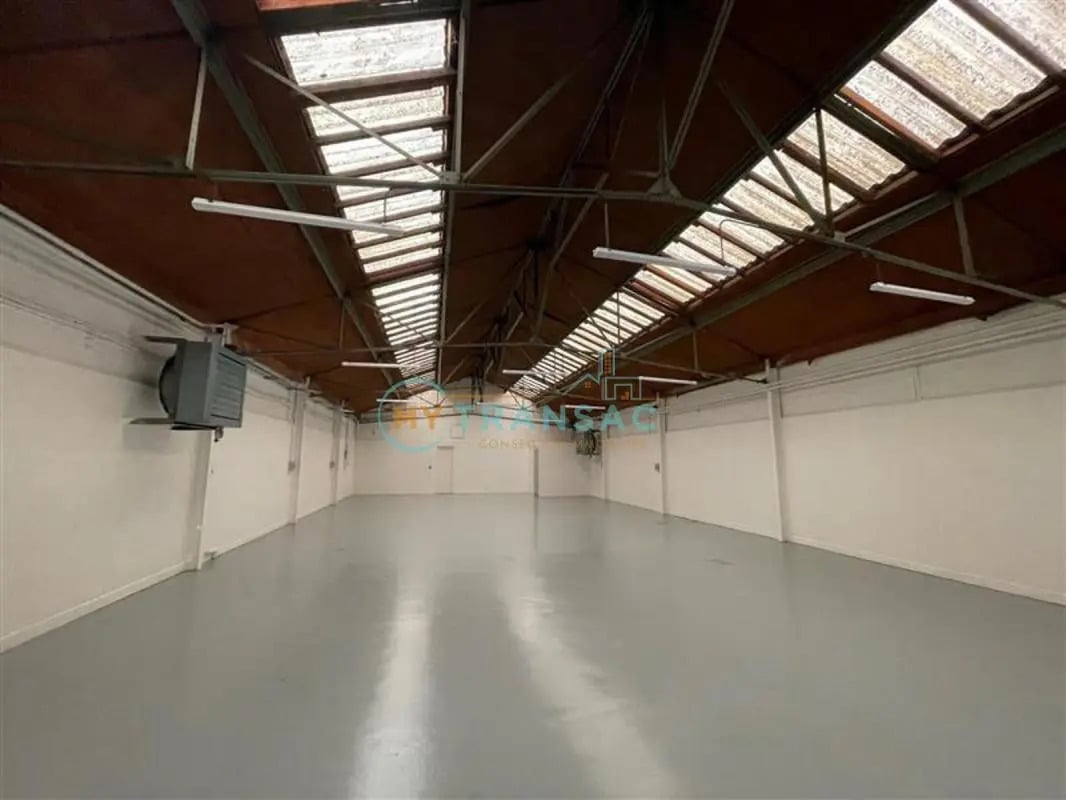 Local d’activités dans Villeneuve-Saint-Georges à louer Photo principale– Image 1 sur 23