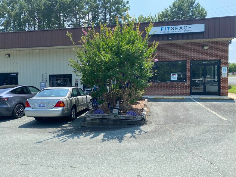 11624 N US 15-501, Chapel Hill, NC à louer - Photo de l’immeuble – Image 2 sur 13