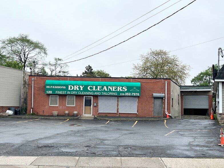 120 New Hyde Park Rd, Franklin Square, NY à louer - Photo de l’immeuble – Image 1 sur 6
