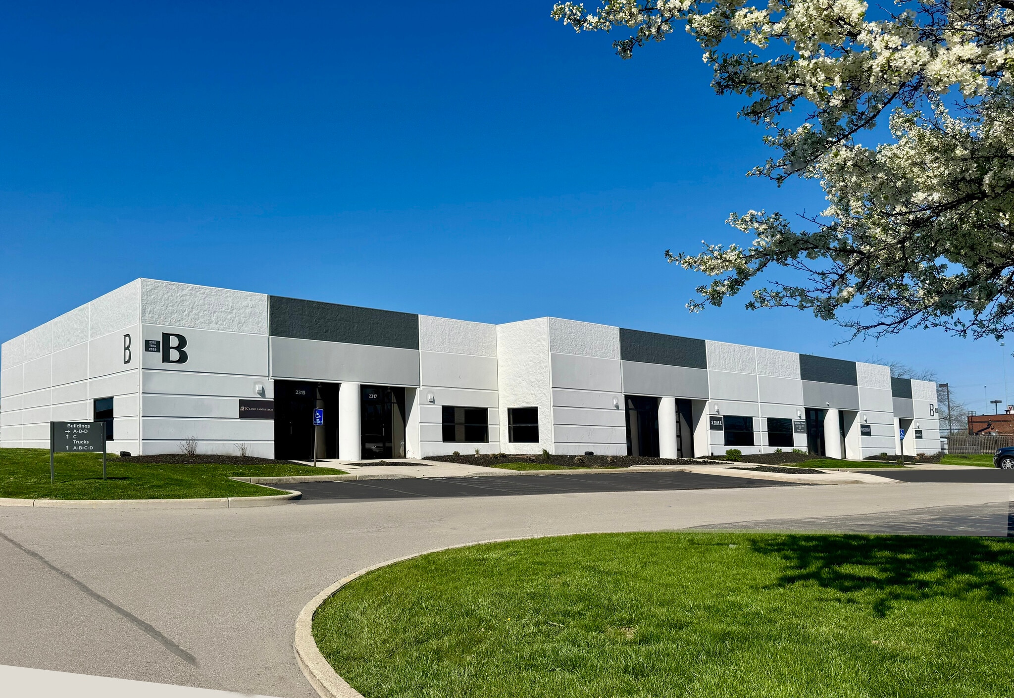 2335-2361 Westbrooke Dr, Columbus, OH à louer Photo intérieure– Image 1 sur 4