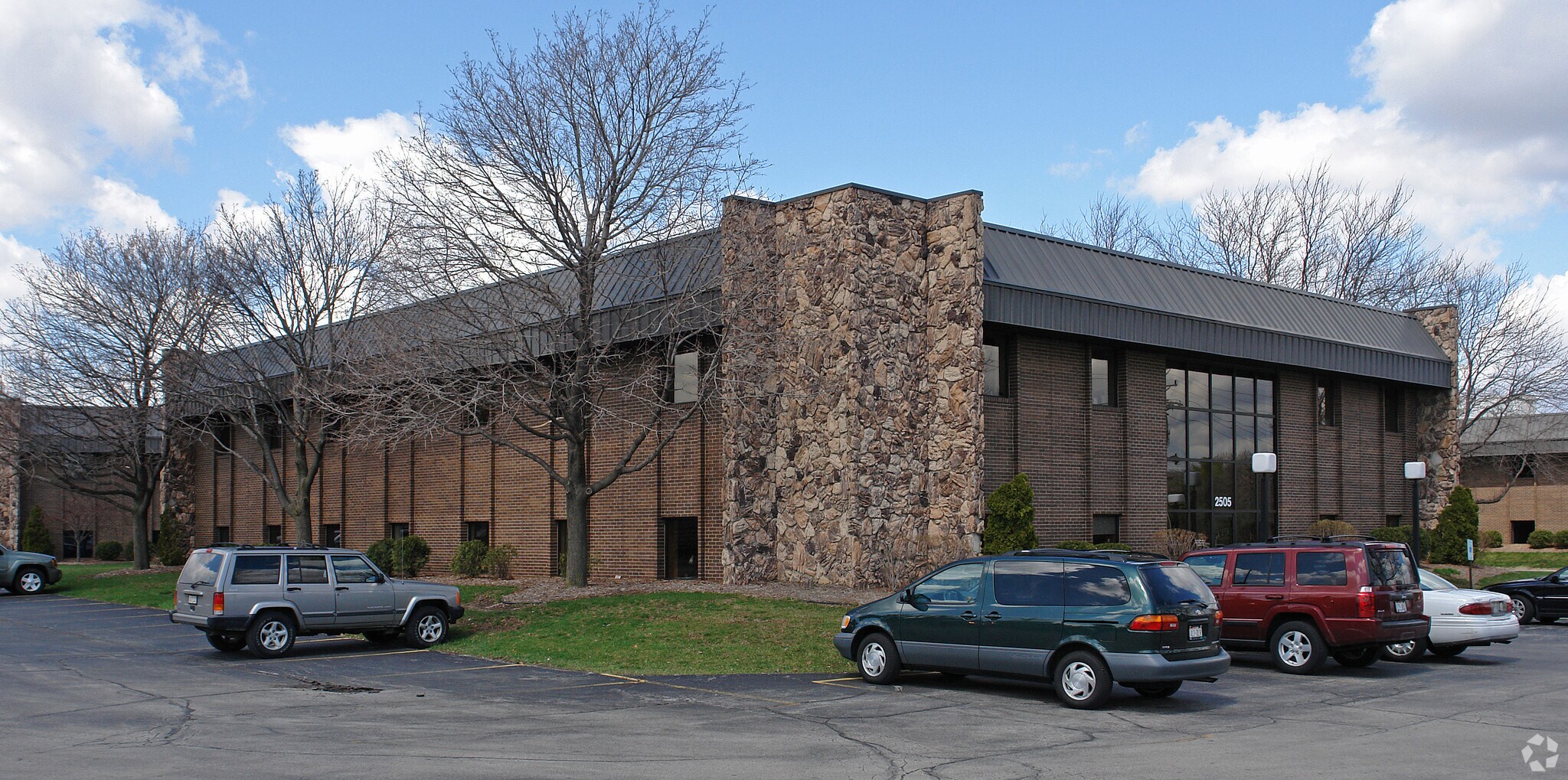 2505 N 124th St, Brookfield, WI à louer Photo principale– Image 1 sur 5