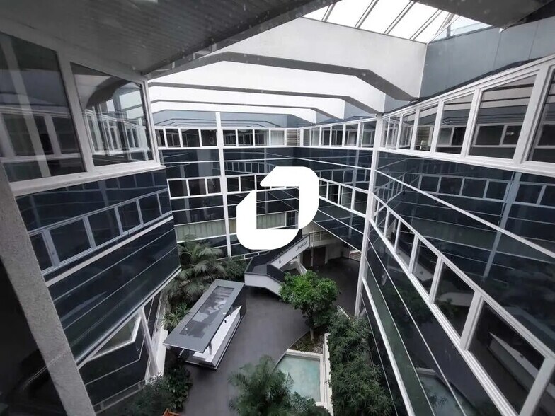 Bureau dans Guyancourt à louer - Photo de l’immeuble – Image 3 sur 13