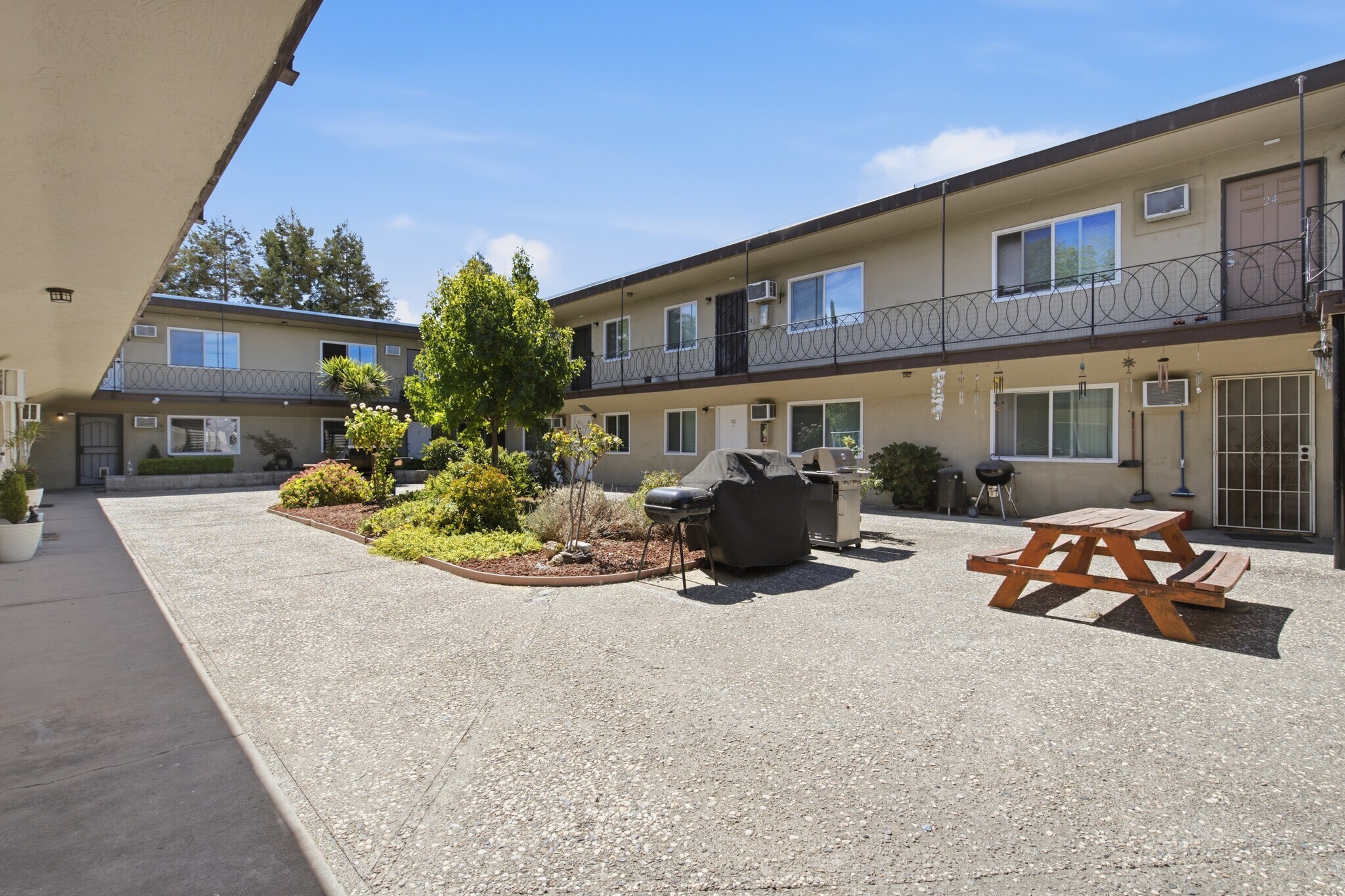 1895 San Vincente Dr, Concord, CA à vendre Photo de l’immeuble– Image 1 sur 17