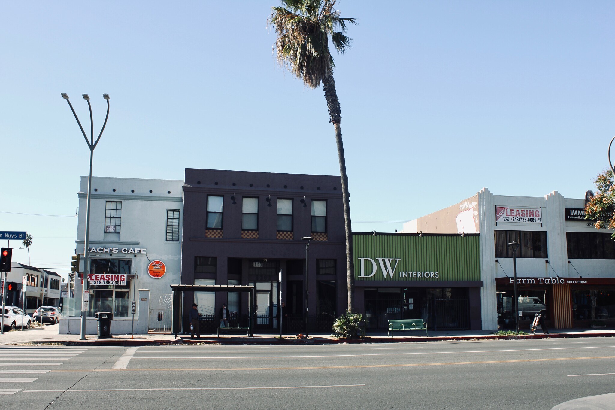 6209-6211 Van Nuys Blvd, Van Nuys, CA à louer Photo de l’immeuble– Image 1 sur 3