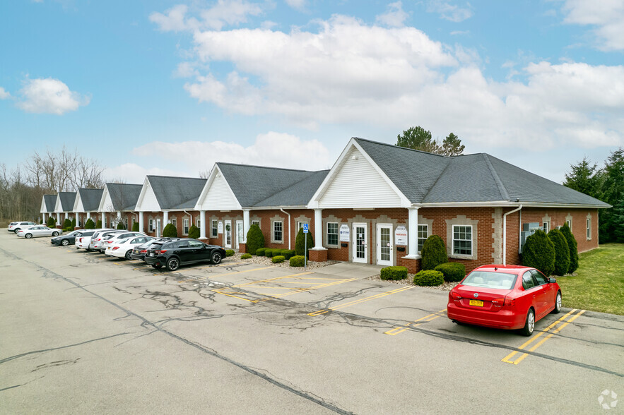 115-151 SULLYS Trl, Pittsford, NY à louer - Photo de l’immeuble – Image 2 sur 3