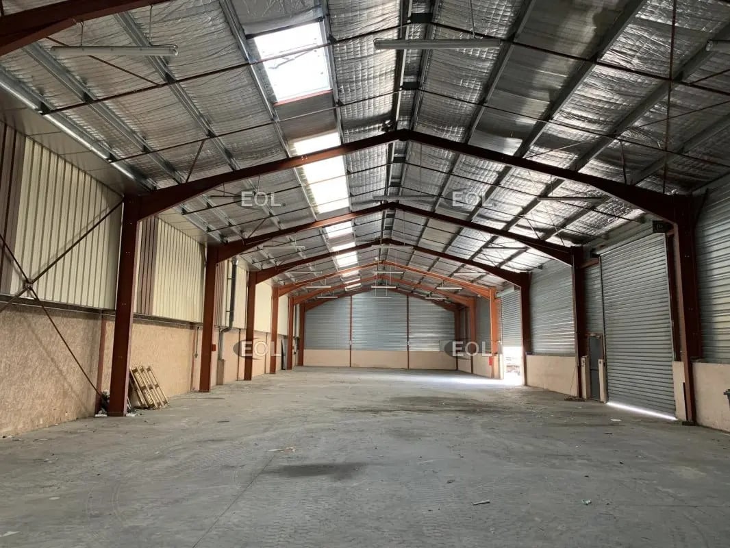 Local d’activités dans Flassans-sur-Issole à louer Photo de l’immeuble– Image 1 sur 2