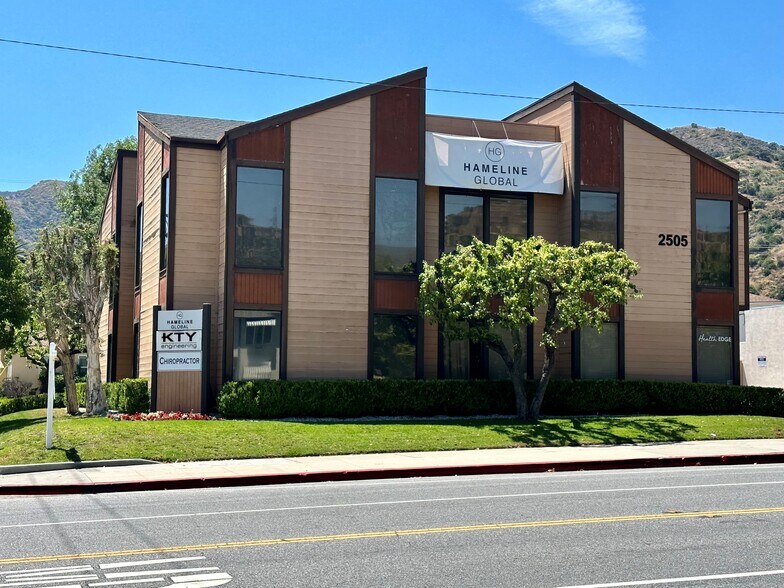 2505 Canada Blvd, Glendale, CA à louer - Photo de l’immeuble – Image 3 sur 21