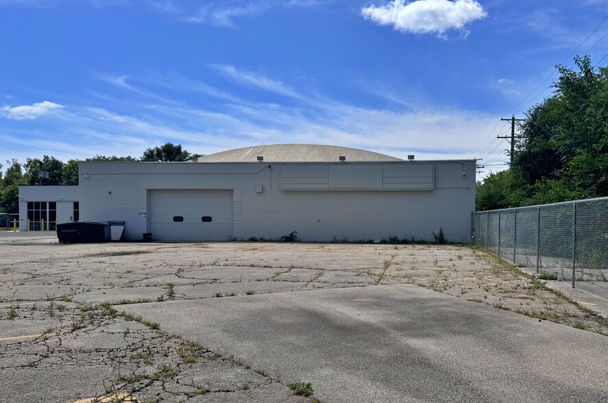 2620 Auburn St, Rockford, IL à louer - Photo de l’immeuble – Image 1 sur 12