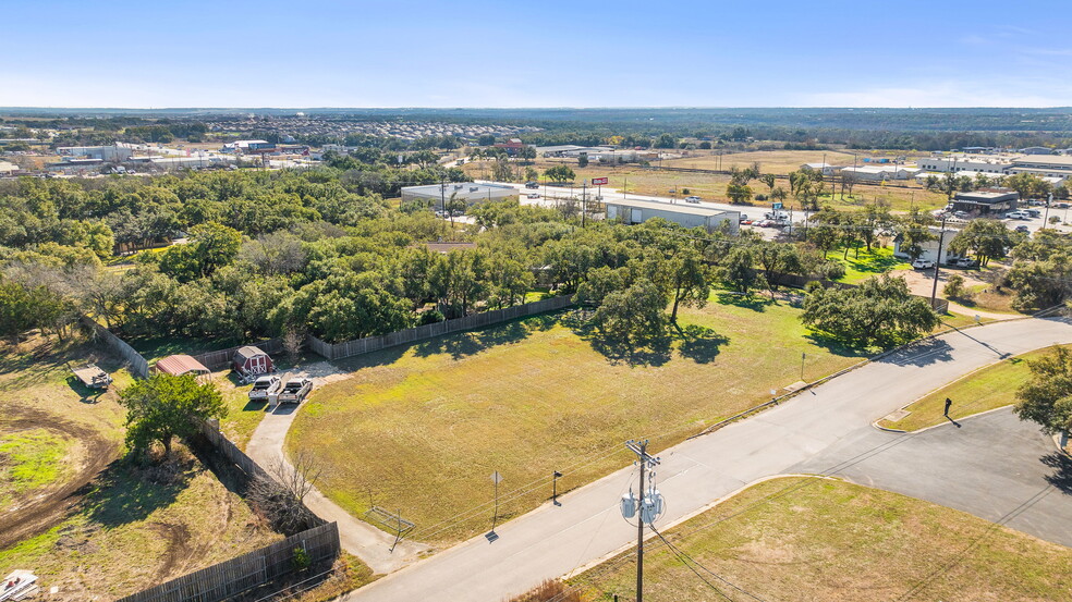 104 Jonathan Dr, Liberty Hill, TX à vendre - Photo de l’immeuble – Image 2 sur 11