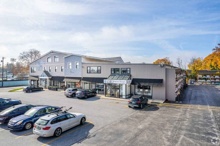 111 W Lancaster Ave, Devon, PA à louer - Photo de l’immeuble – Image 3 sur 6