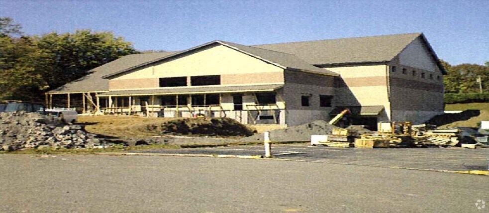848 Sussex Blvd, Broomall, PA à louer - Photo de l’immeuble – Image 2 sur 3