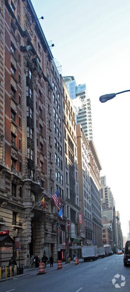 10 W 33rd St, New York, NY à louer - Photo de l’immeuble – Image 2 sur 11