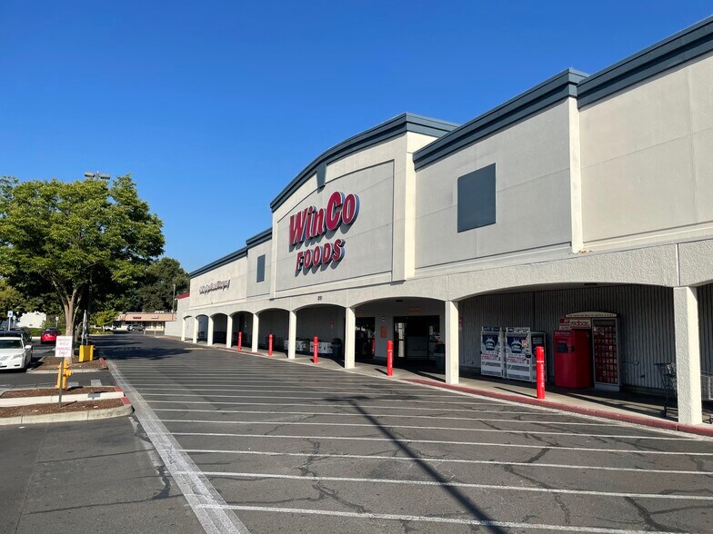 200-293 E Barnett Rd, Medford, OR à louer - Photo de l’immeuble – Image 3 sur 5