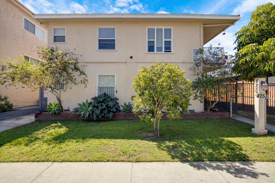 4253 S Centinela Ave, Los Angeles, CA à vendre - Photo de l’immeuble – Image 2 sur 31