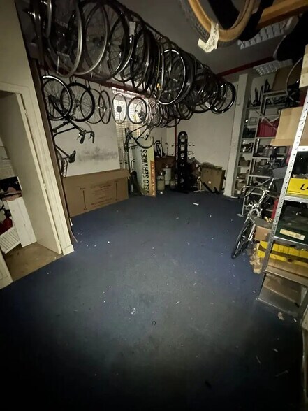 Local commercial dans Paris à louer - Photo de l’immeuble – Image 1 sur 5