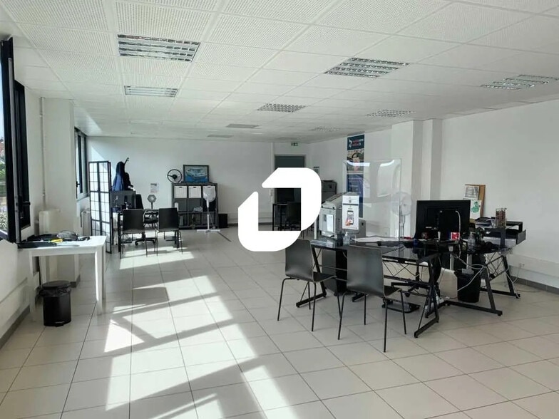 Bureau dans Orgeval à louer - Photo de l’immeuble – Image 1 sur 6