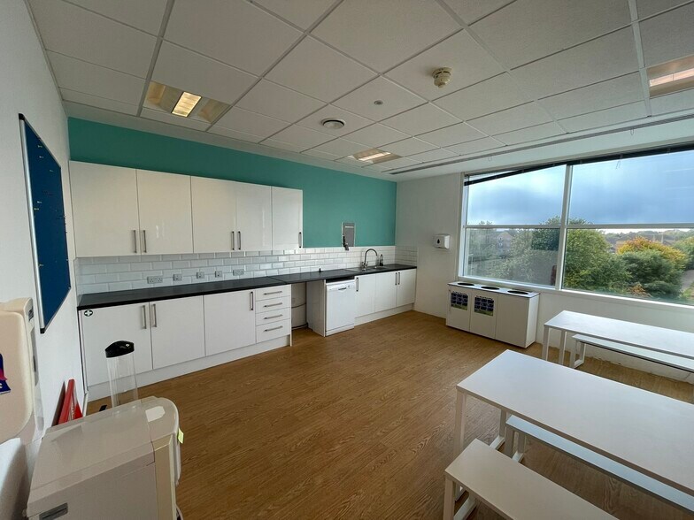 Cowley Rd, Cambridge à louer - Photo de l’immeuble – Image 2 sur 4