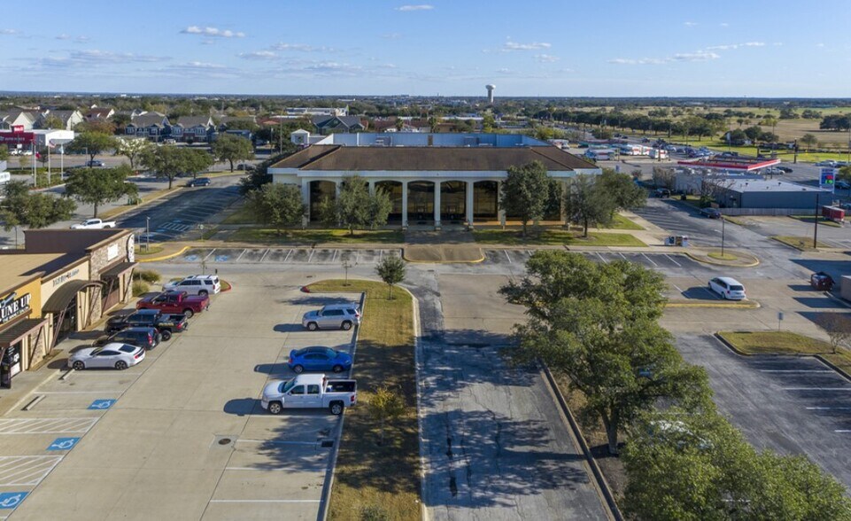 111 University Dr E, College Station, TX à louer - Photo de l’immeuble – Image 3 sur 5