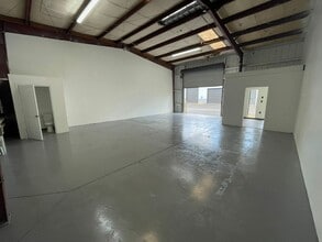 6230 Stone Rd, Port Richey, FL à louer Photo de l’immeuble– Image 1 sur 6