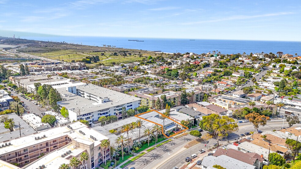 Playa Del Rey Portfolio portefeuille de 3 biens à vendre sur LoopNet.fr - Photo de l’immeuble – Image 3 sur 11