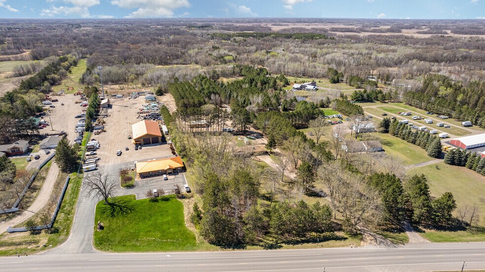 13960 Lake Dr NE, Forest Lake, MN à vendre - Photo de l’immeuble – Image 2 sur 35
