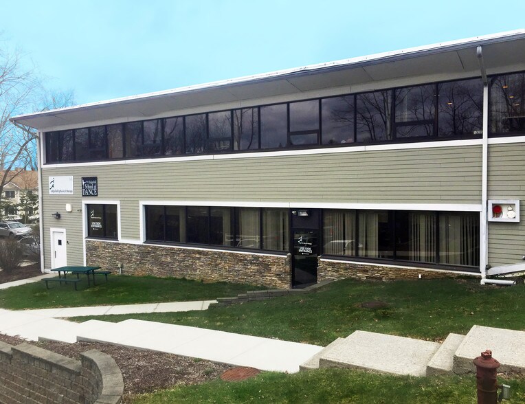 66 Grove St, Ridgefield, CT à louer - Photo de l’immeuble – Image 3 sur 22