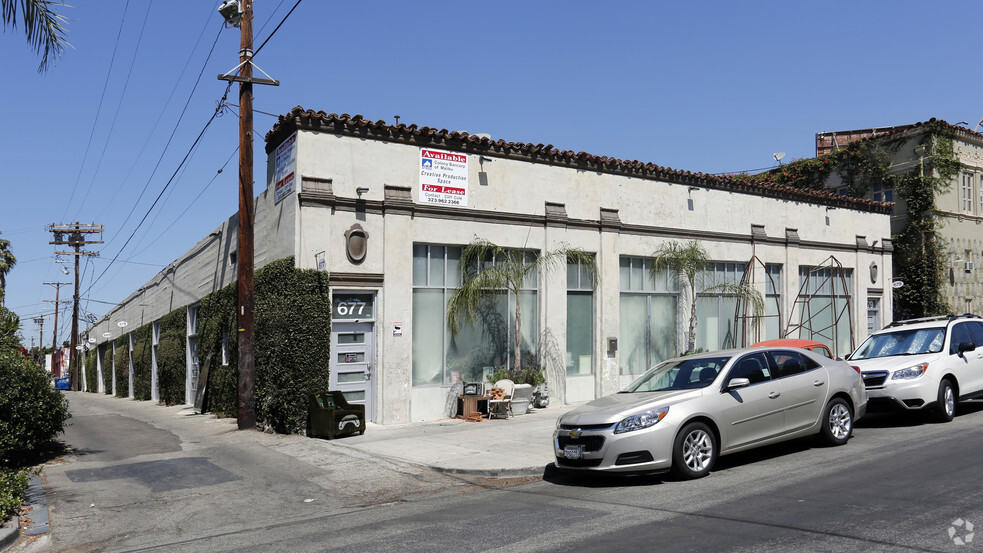 663-677 N Berendo St, Los Angeles, CA à louer - Photo principale – Image 1 sur 19