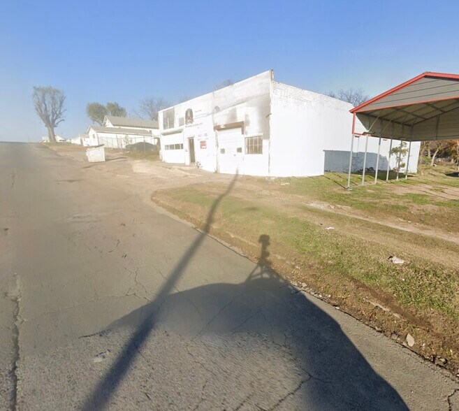 208 W Trudgeon St, Henryetta, OK à vendre - Photo de l’immeuble – Image 2 sur 4