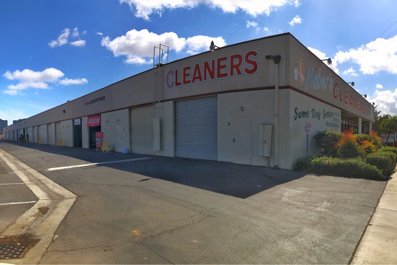 260 E Dyer Rd, Santa Ana, CA à louer Photo principale– Image 1 sur 9