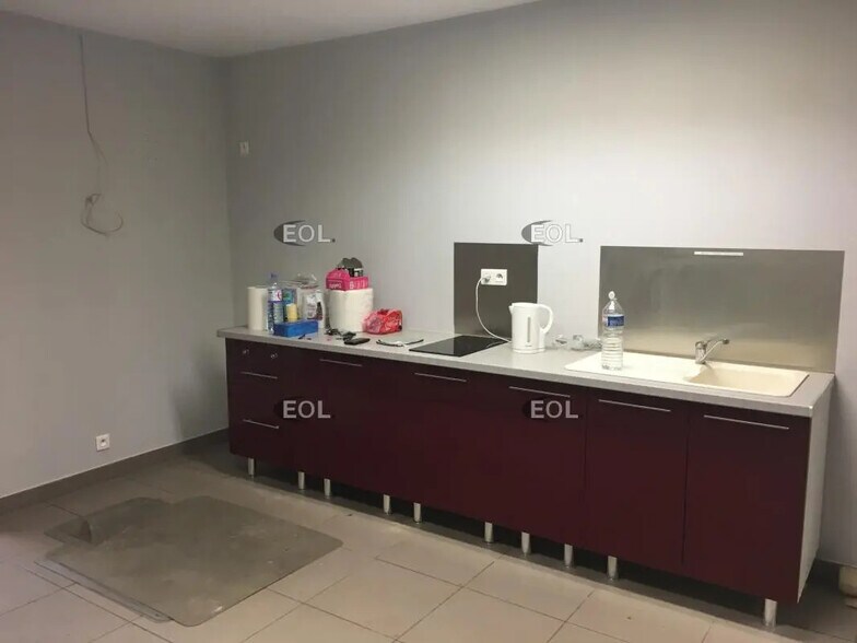 Local d'activités dans Orange à vendre - Photo de l’immeuble – Image 3 sur 4