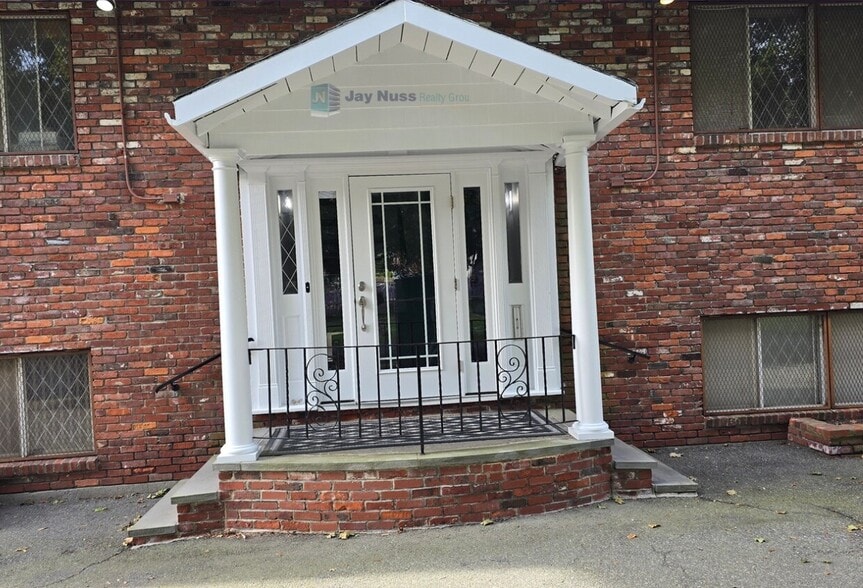 817 Washington St, Braintree, MA à louer - Photo de l’immeuble – Image 2 sur 6