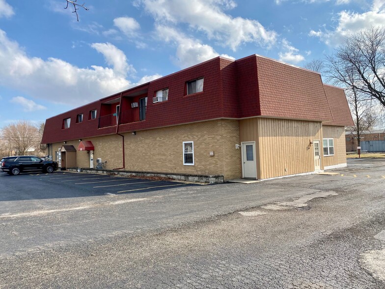102-106 E Schoolhouse Rd, Yorkville, IL à louer - Photo de l’immeuble – Image 3 sur 7