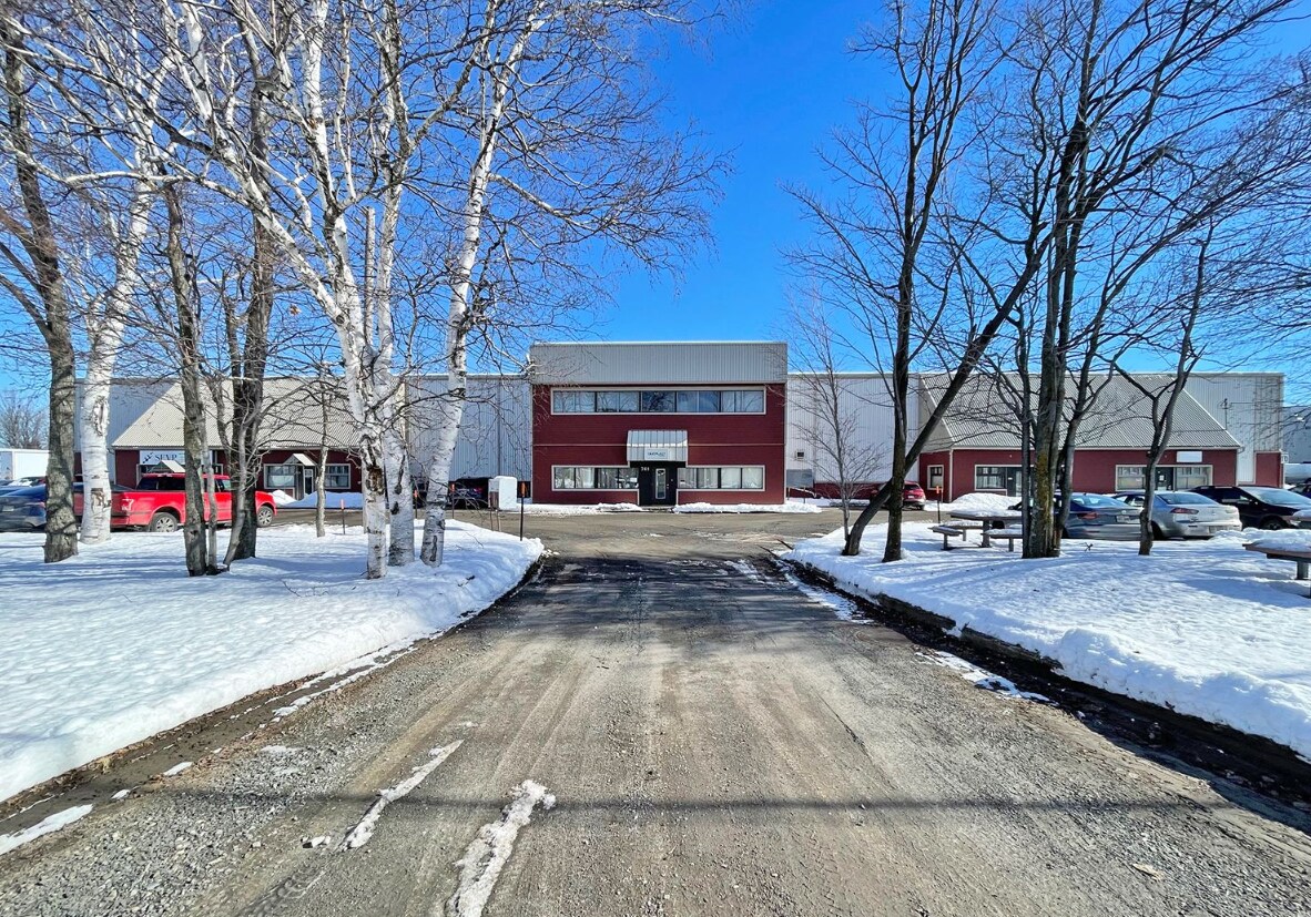 731-751 Rue De Saint-Romuald, Lévis, QC à louer Photo principale– Image 1 sur 7