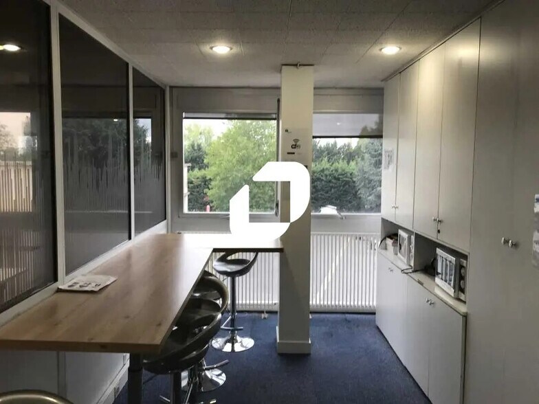 Local commercial dans Pontoise à louer - Photo intérieure – Image 2 sur 6