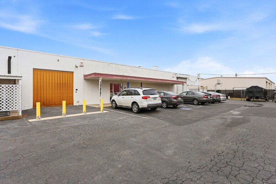 8111 37th Ave, Sacramento, CA à vendre - Photo de l’immeuble – Image 2 sur 8