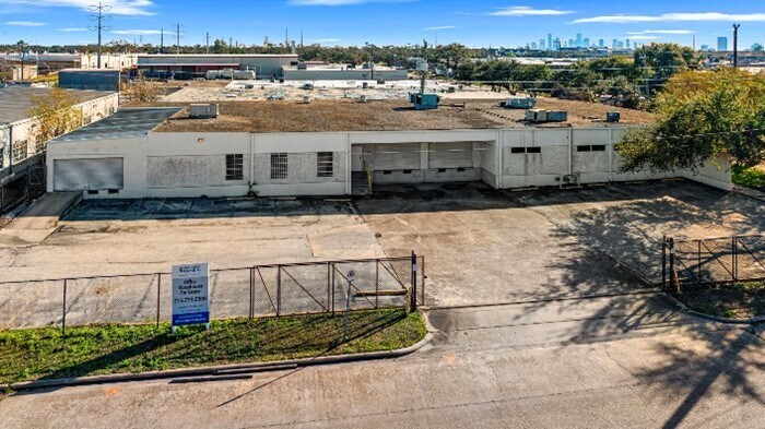 6880 Wynnwood Dr, Houston, TX à louer - Photo de l’immeuble – Image 2 sur 6