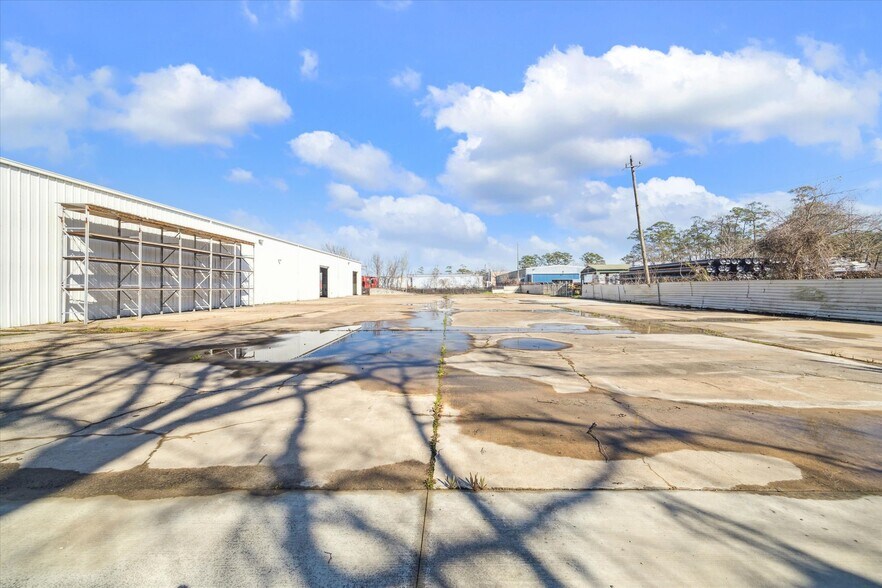 8730 Ley Rd, Houston, TX à louer - Photo de l’immeuble – Image 3 sur 13