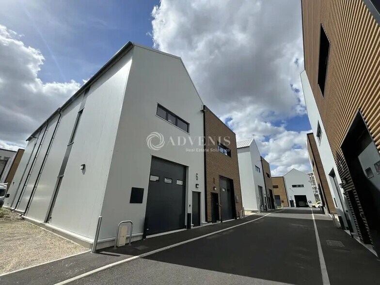 Local d’activités dans Bagnolet à louer - Photo de l’immeuble – Image 1 sur 10